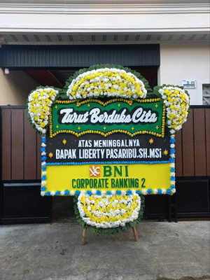 Papan Bunga Duka di Kosambironyok