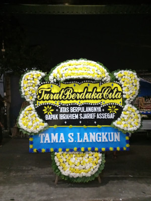 Papan Bunga Duka di Kosambironyok